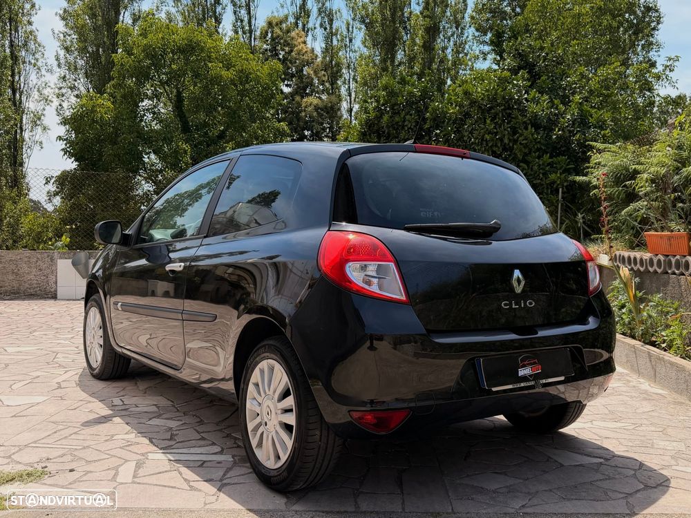 Renault Clio - 17