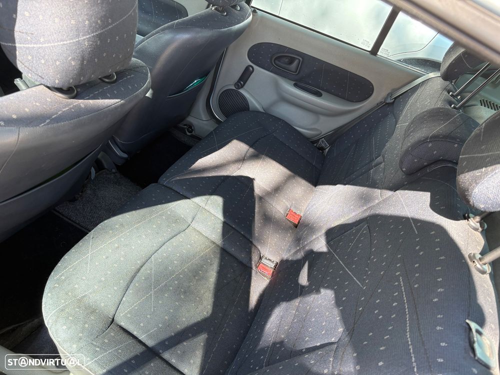Renault Clio 1.2 16V Expression - 10