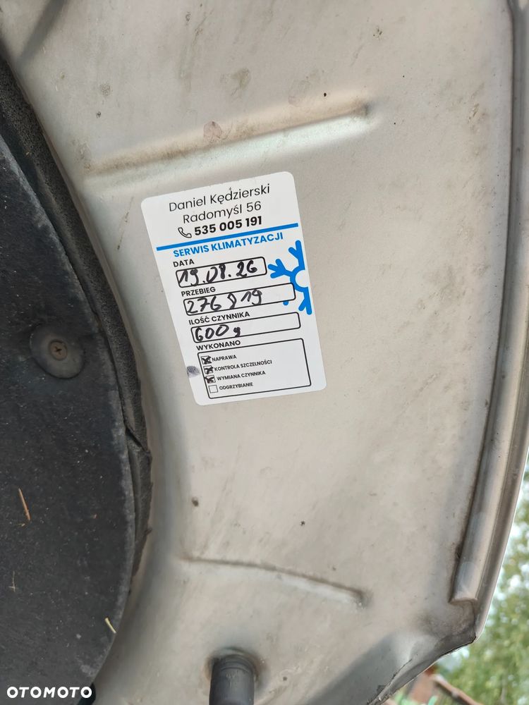 Volkswagen Passat 2.0 TDI DPF Highline - 13