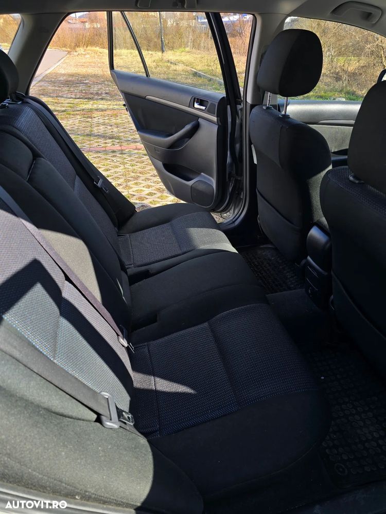 Toyota Avensis 2.0 D-4D Station Luna - 11