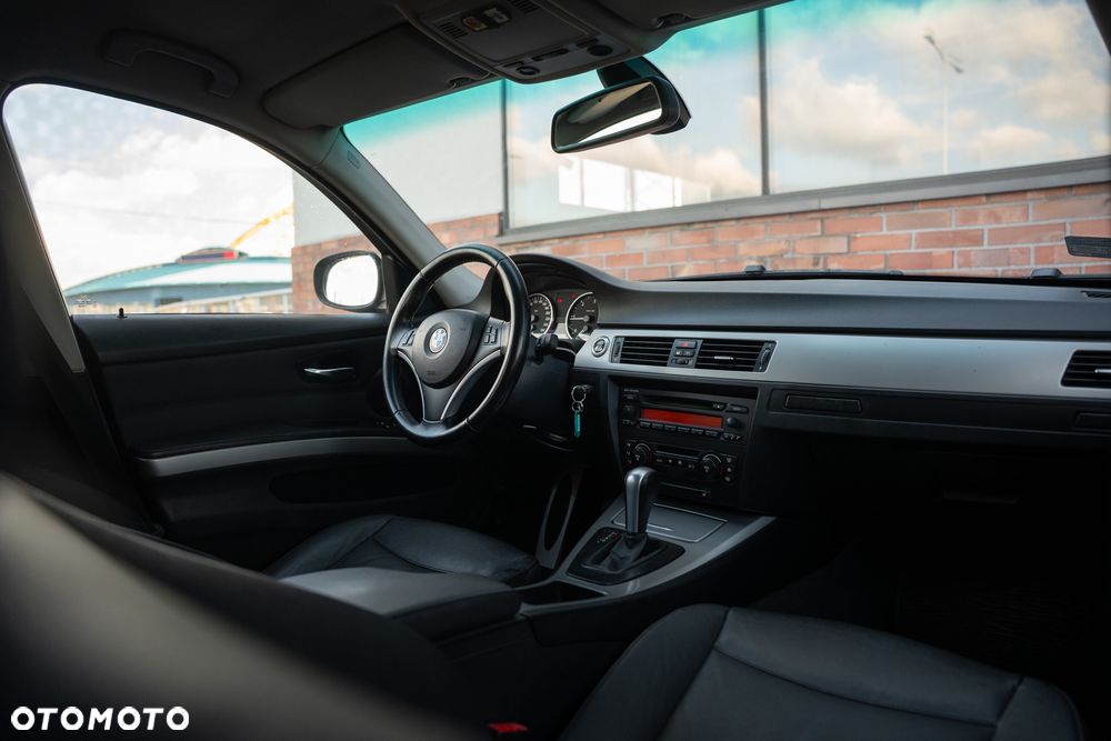 BMW Seria 3 320d DPF Edition Exclusive - 28