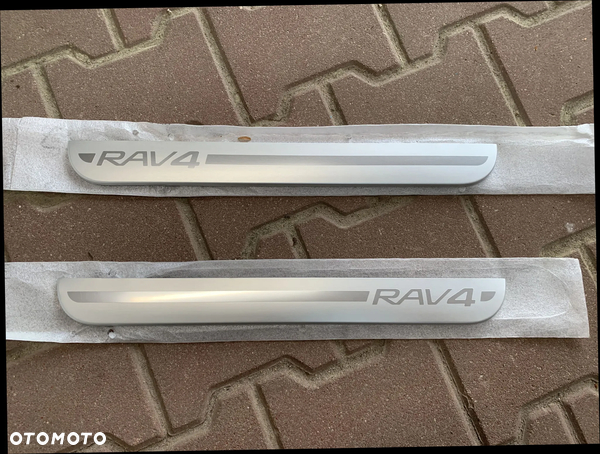 TOYOTA RAV4 III 2005-2012 LISTWA PROGOWA NAKŁADKA NA PRÓG CHROM PRAWY LEWY PRZÓD PRZEDNI PRZEDNIA NOWA