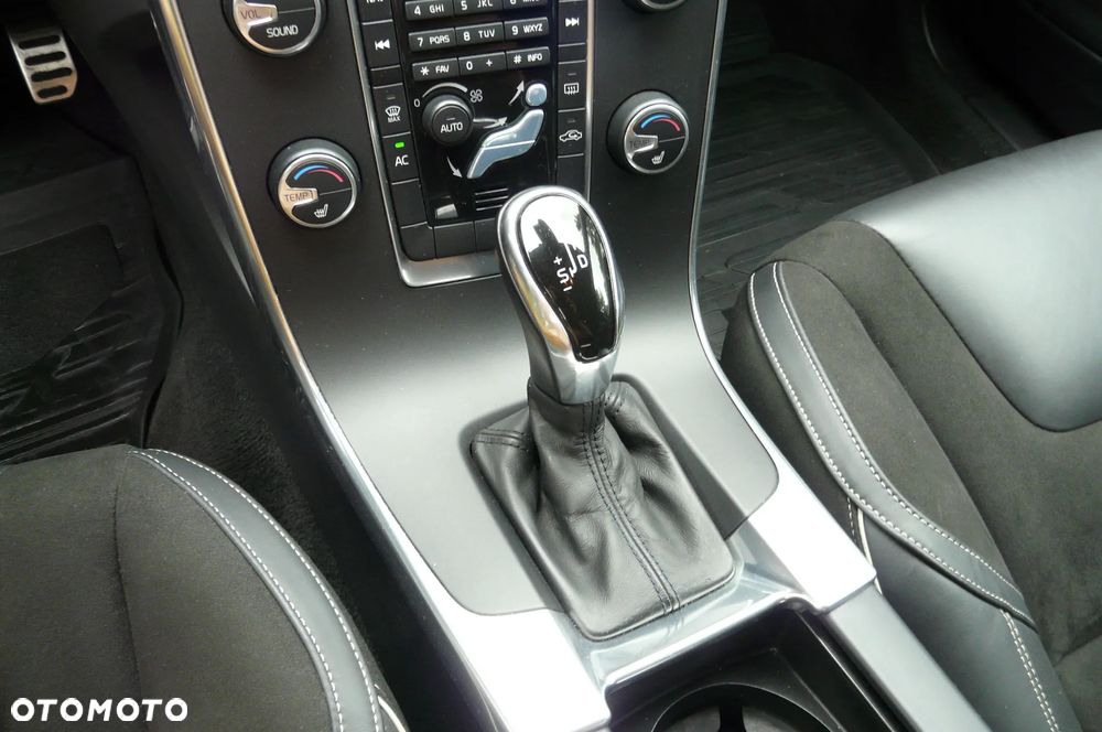 Volvo V60 D4 AWD Geartronic - 15
