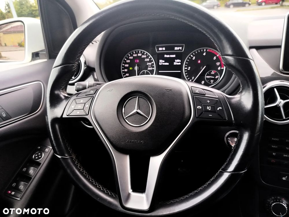 Mercedes-Benz Klasa B 180 CDI (BlueEFFICIENCY) - 37