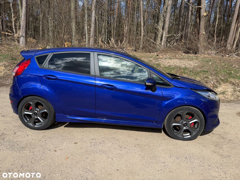 Ford Fiesta 1.6 EcoBoost ST - 16