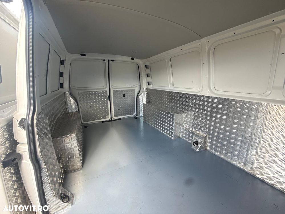 Volkswagen Transporter - 11