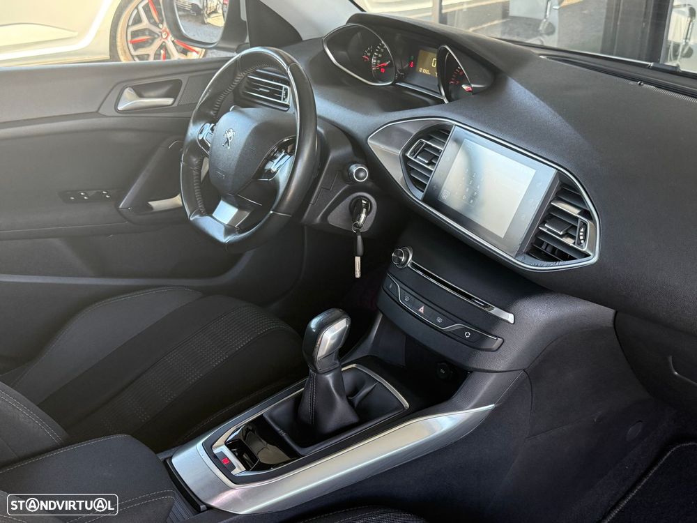 Peugeot 308 - 33