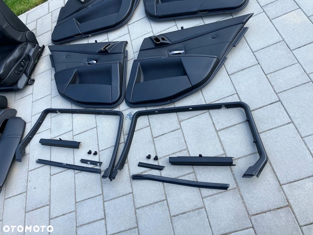 FOTELE KANAPA BOCZKI BMW E60 E61 TOURING KOMBI CZARNA SKÓRA WENTYLOWANA KOMFORT WENTYLE WENTYLOWANE KOMFORTY PRZED LIFT RARYTAS STAN PERFEKCYJNY!!! CZARNE ELEKTRYCZNE ROLETKI PRZECIWSŁONECZNE ROLETY DRZWI - 17