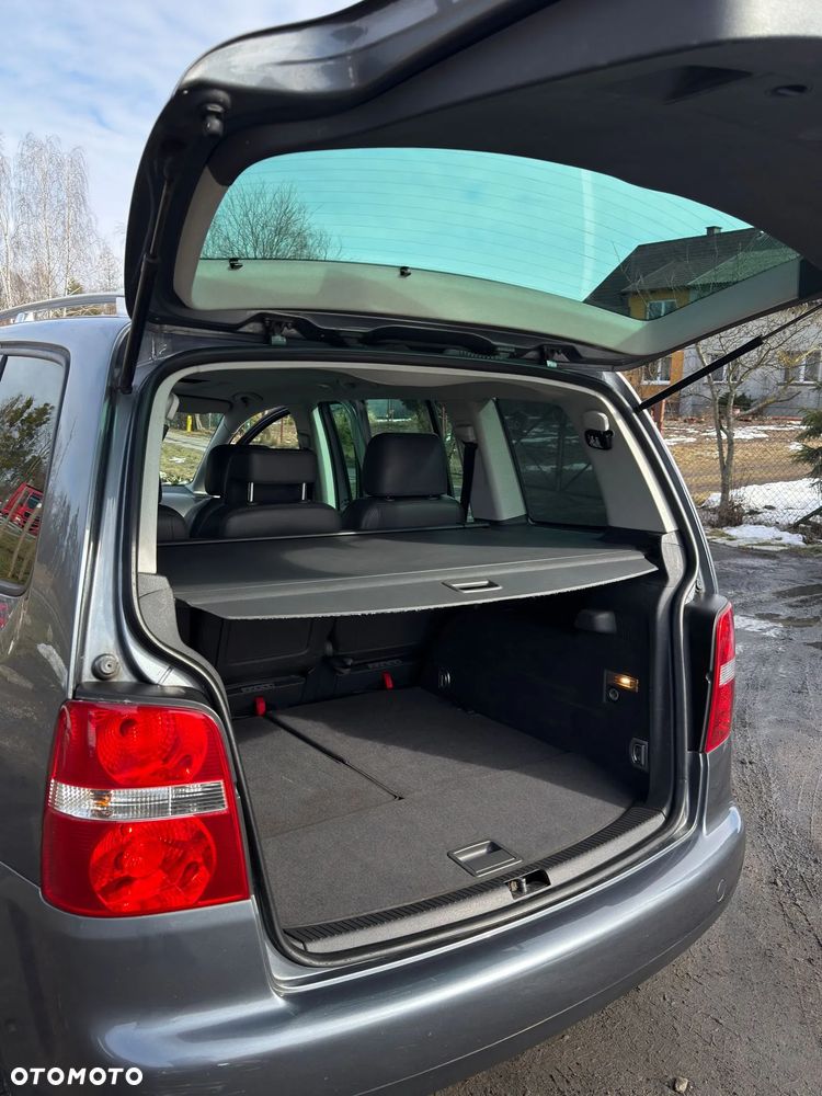 Volkswagen Touran - 13