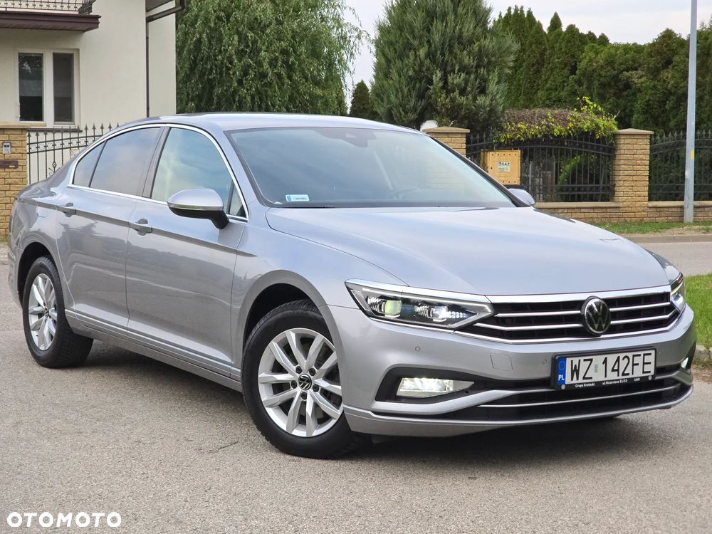 Volkswagen Passat - 1