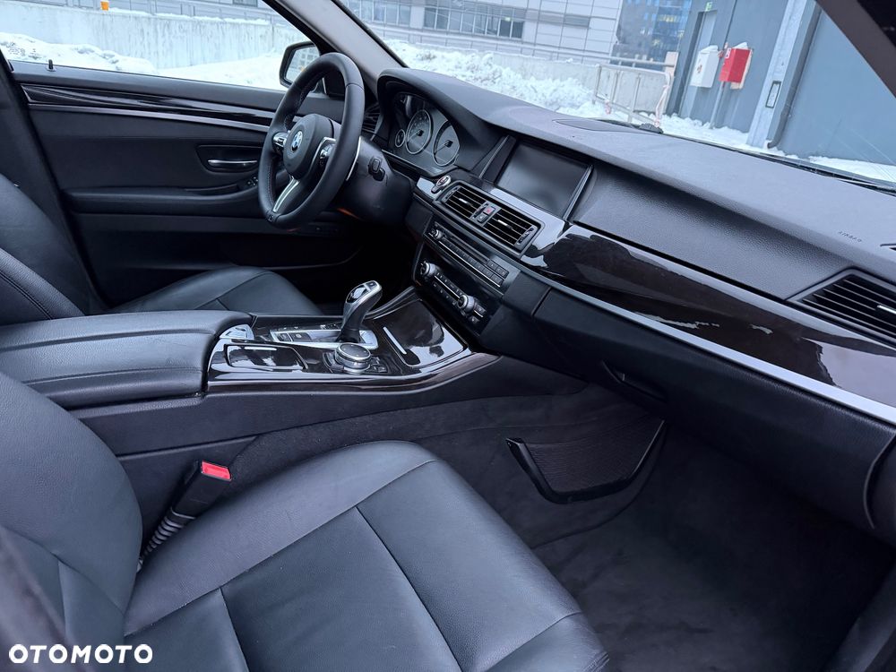 BMW Seria 5 528i xDrive - 17