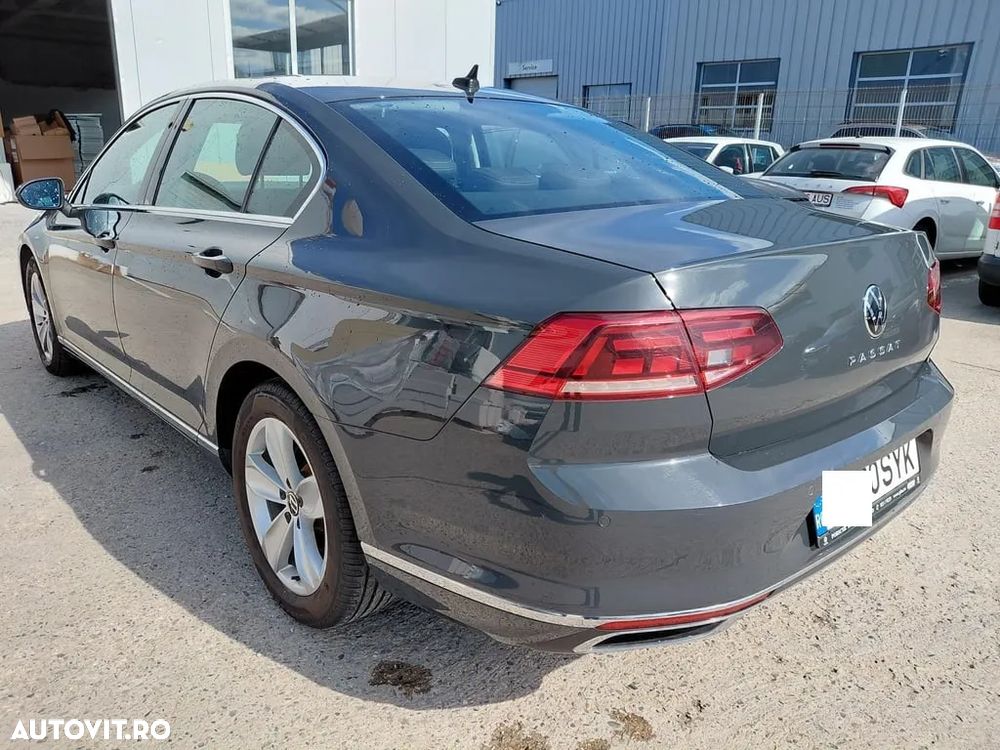 Volkswagen Passat 2.0 TDI DSG Highline - 9