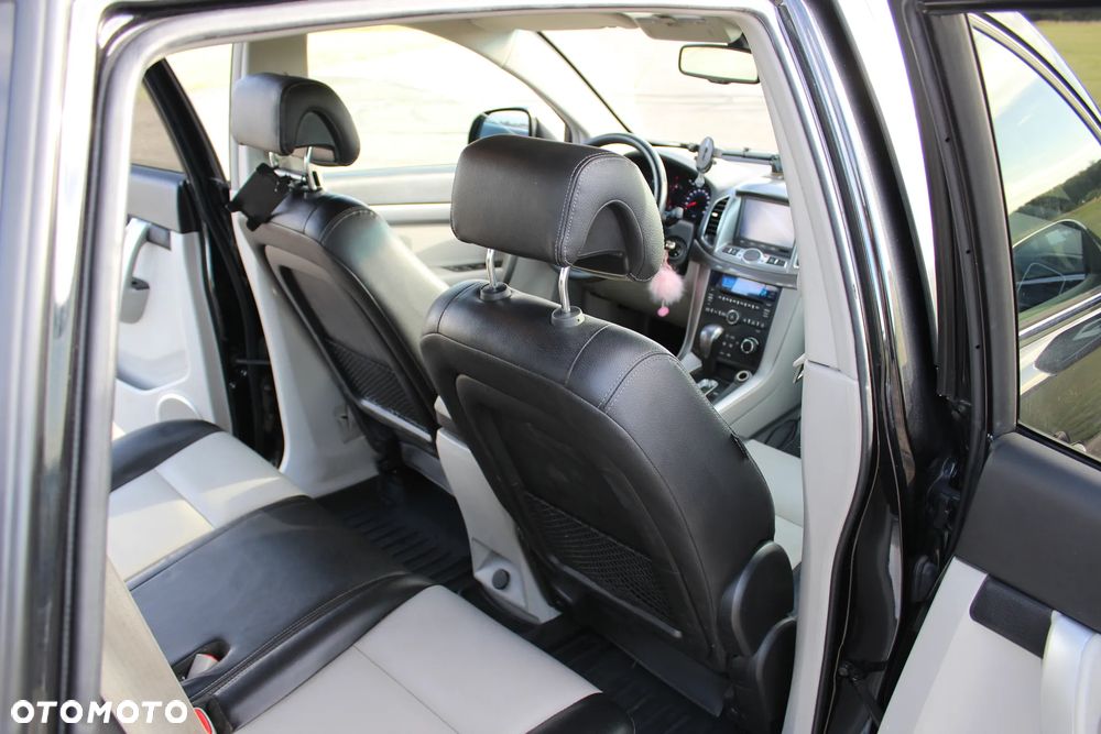 Chevrolet Captiva 2.2 d LTZ - 28