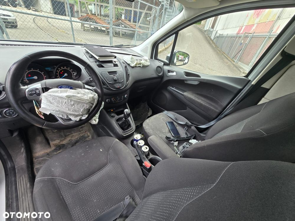 Ford Transit Courier - 8