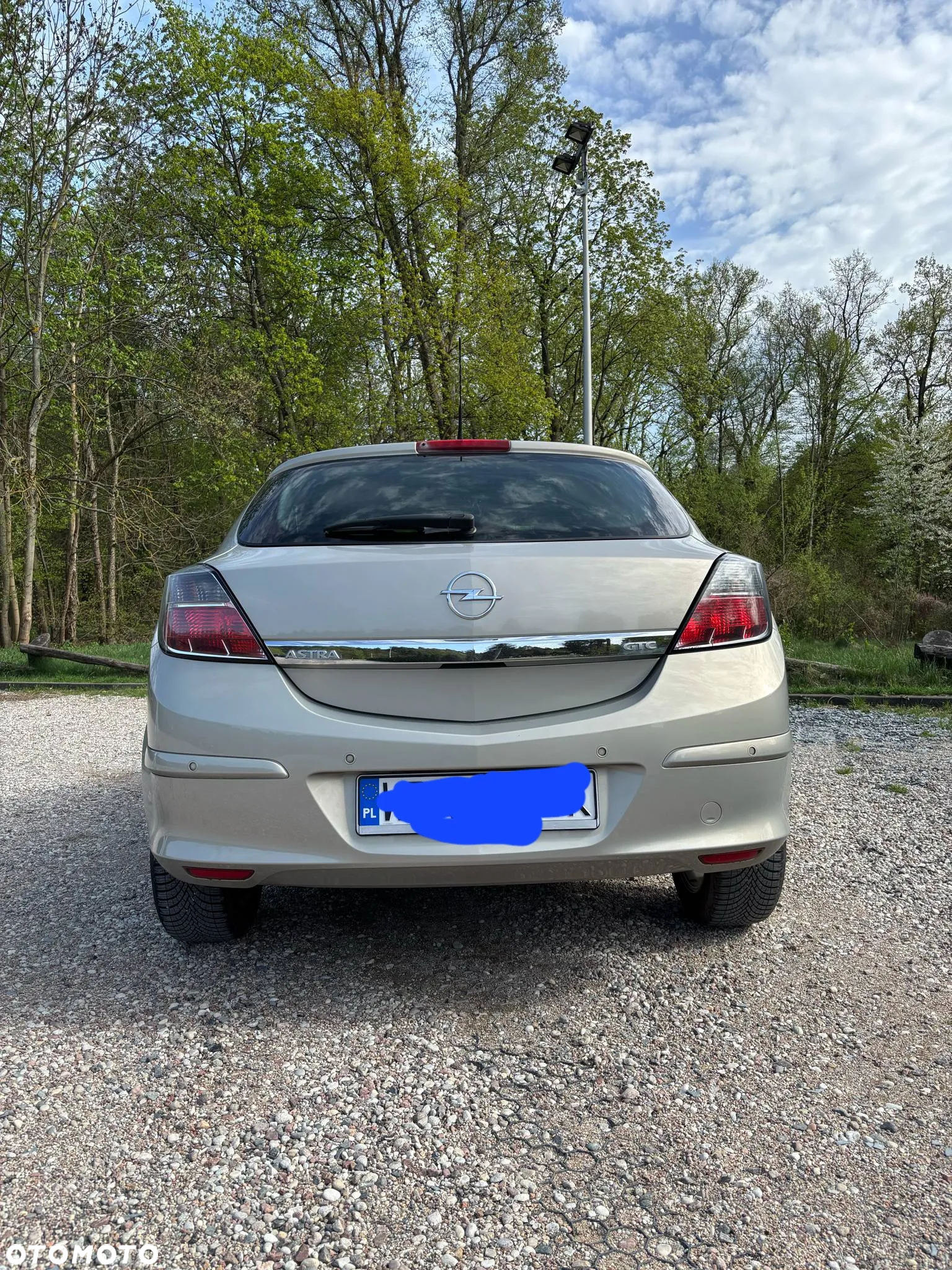 Opel Astra III GTC 1.6 Cosmo - 2