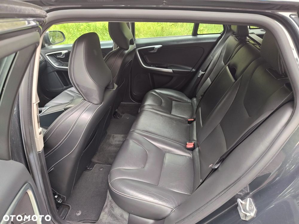 Volvo V60 D4 Momentum - 17