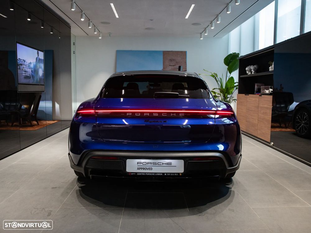 Porsche Taycan Cross Turismo 4 - 10