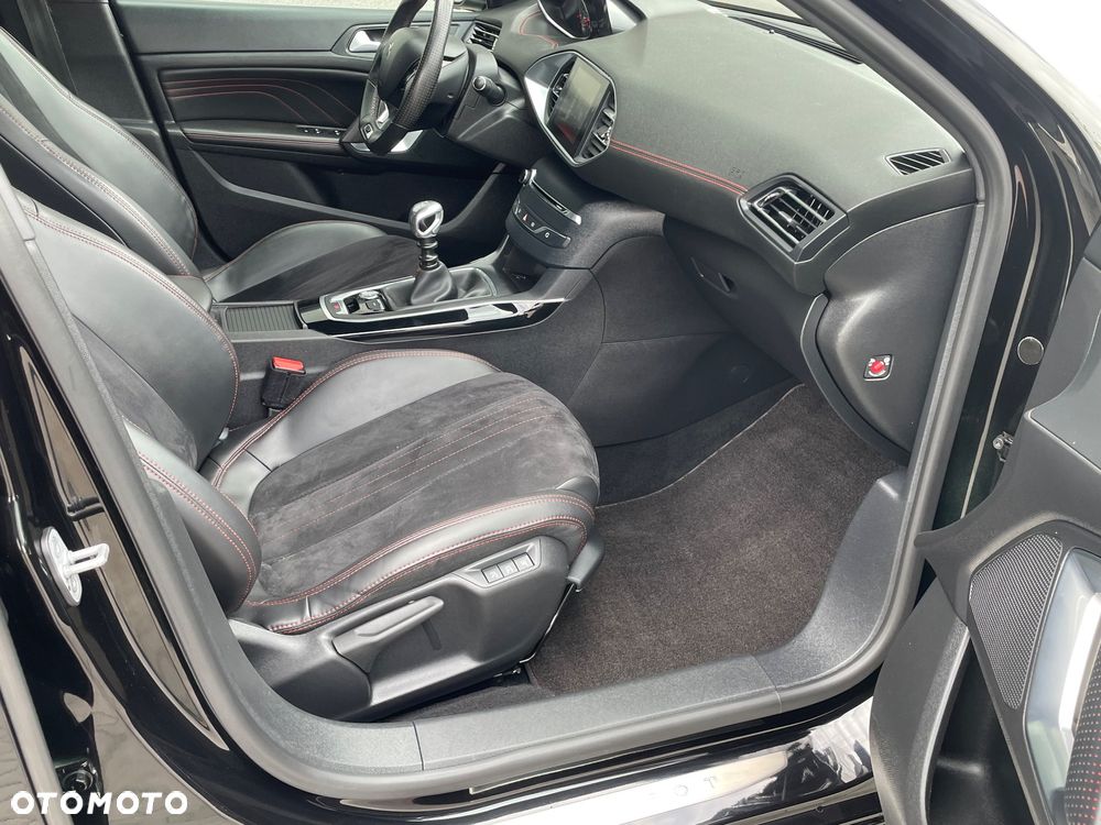 Peugeot 308 - 8