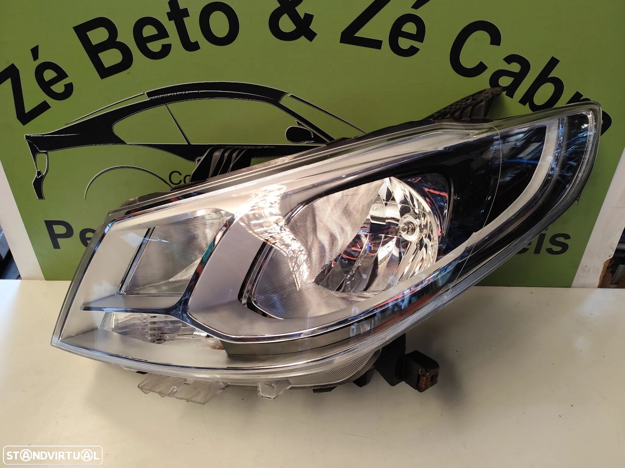 MAXUS EV30 FAROL ESQUERDO - FF695 - 1