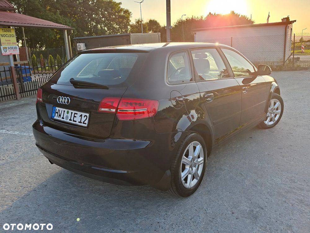 Audi A3 Sportback 1.6 TDI DPF Ambiente - 5