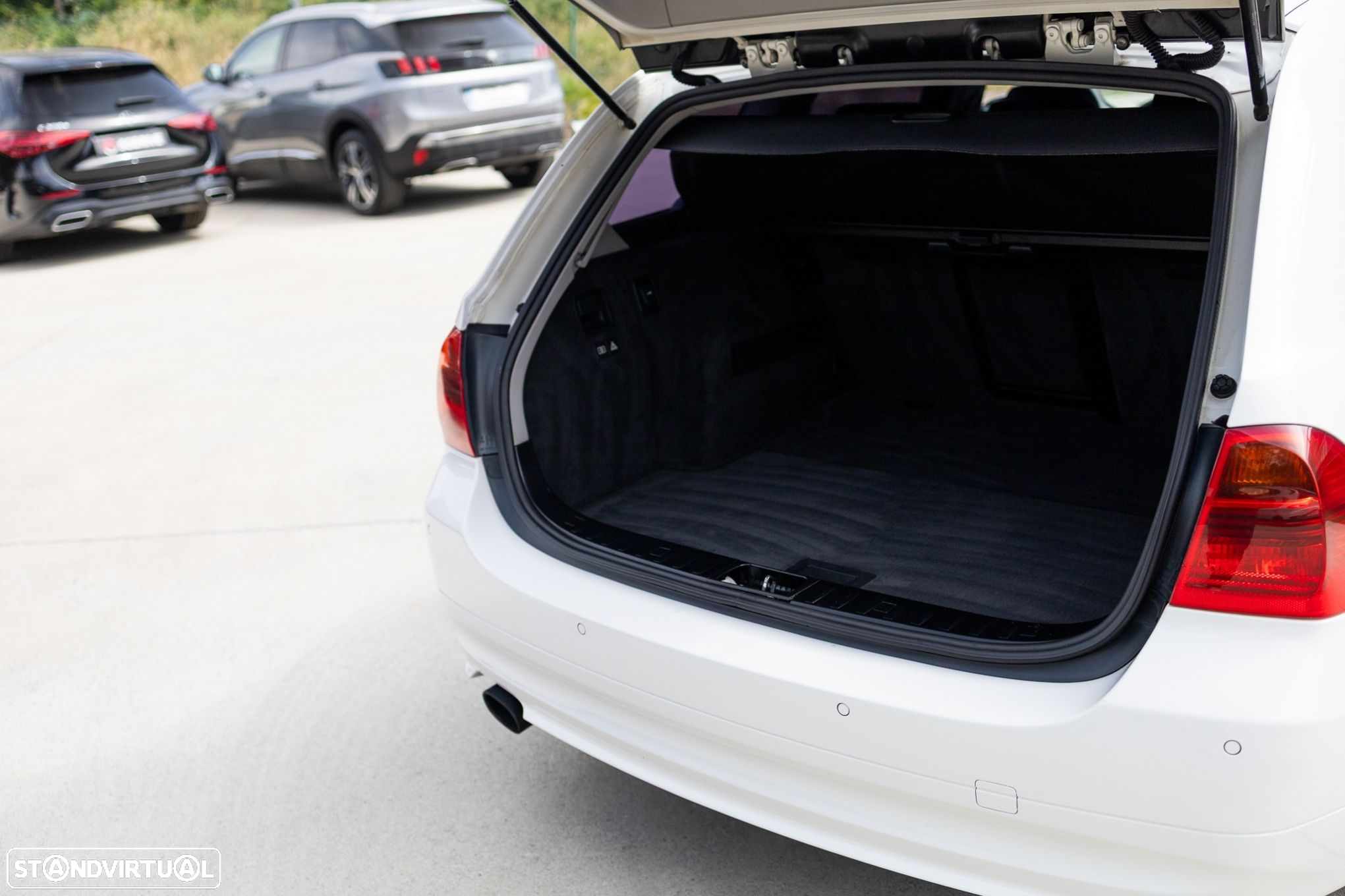BMW 318 d Touring Navigation Sport - 43
