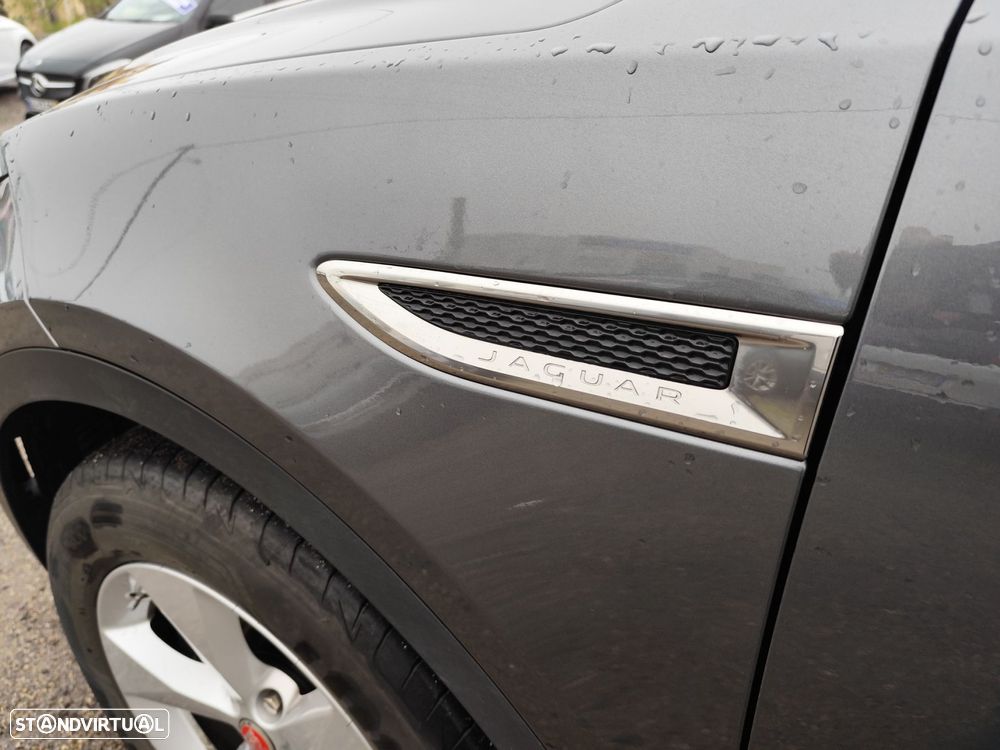 Jaguar E-Pace 2.0 i4D R-Dynamic - 35