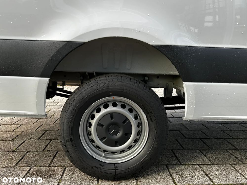 Mercedes-Benz Sprinter - 32