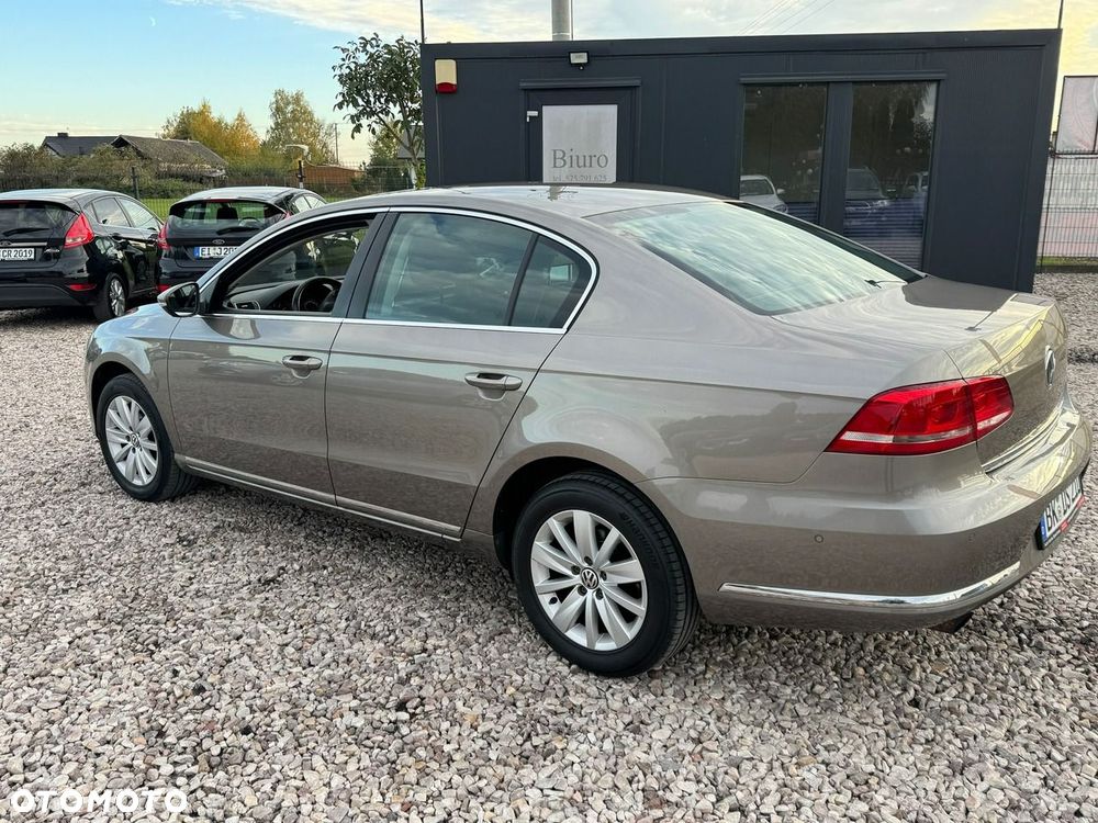 Volkswagen Passat - 16