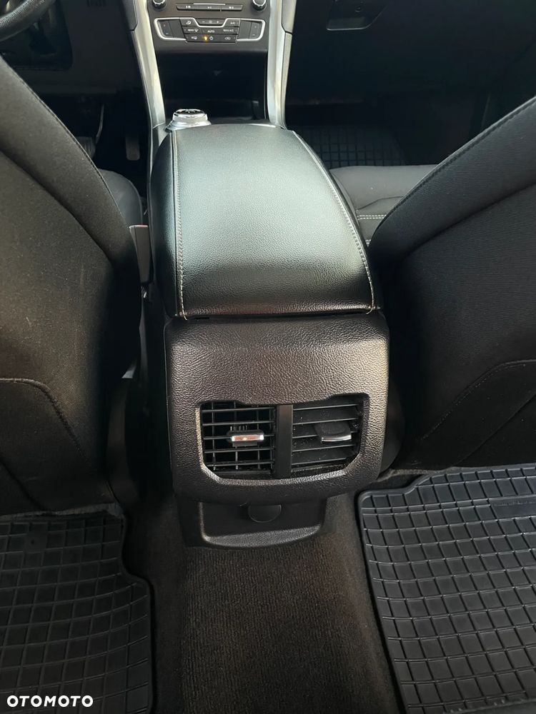 Ford Fusion - 16
