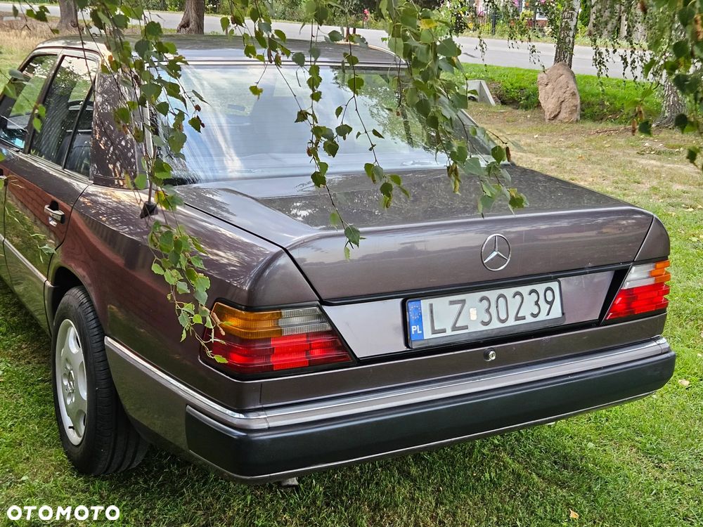 Mercedes-Benz W124 1992 photo 5