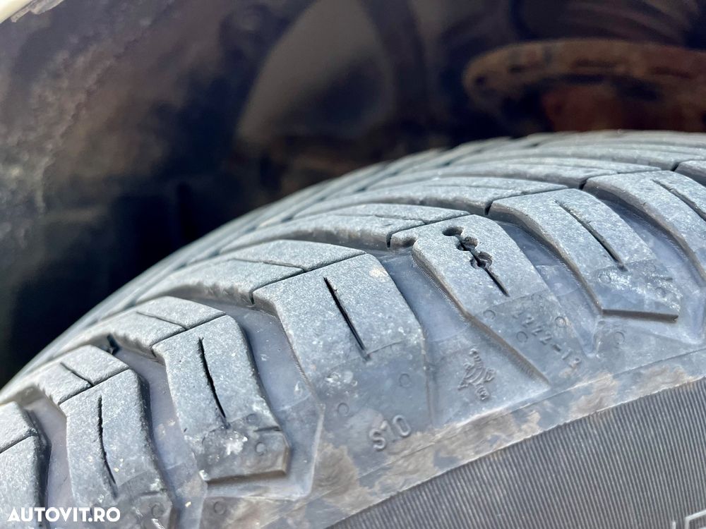 Toyota Prius Plug-in (Hybrid) Life - 27