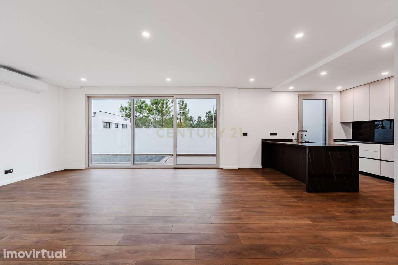 Moradia T3 Nova com Piscina em Palmela - Urbanização calma junto à A33 - Grande imagem: 3/31