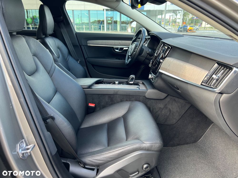 Volvo V90 Cross Country D5 SCR AWD Momentum Pro - 23