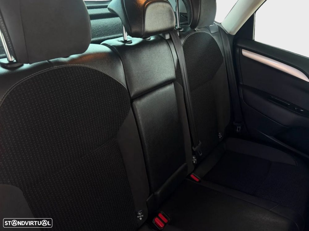 Citroën C4 1.6 e-HDi Exclusive J17 - 12