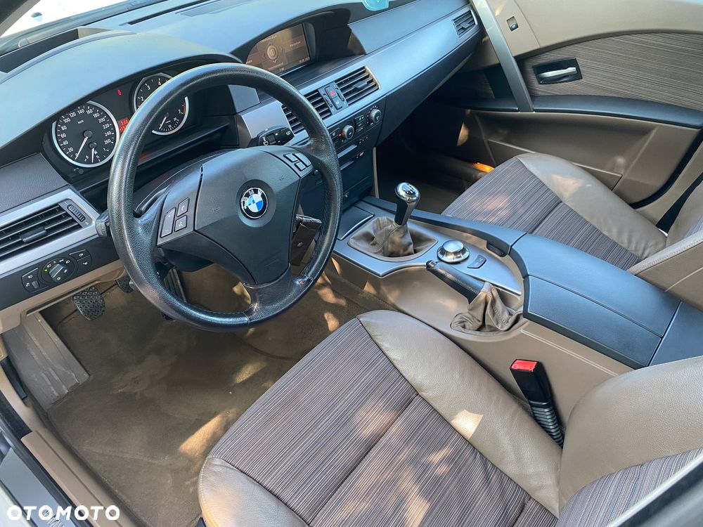 BMW Seria 5 520i - 14