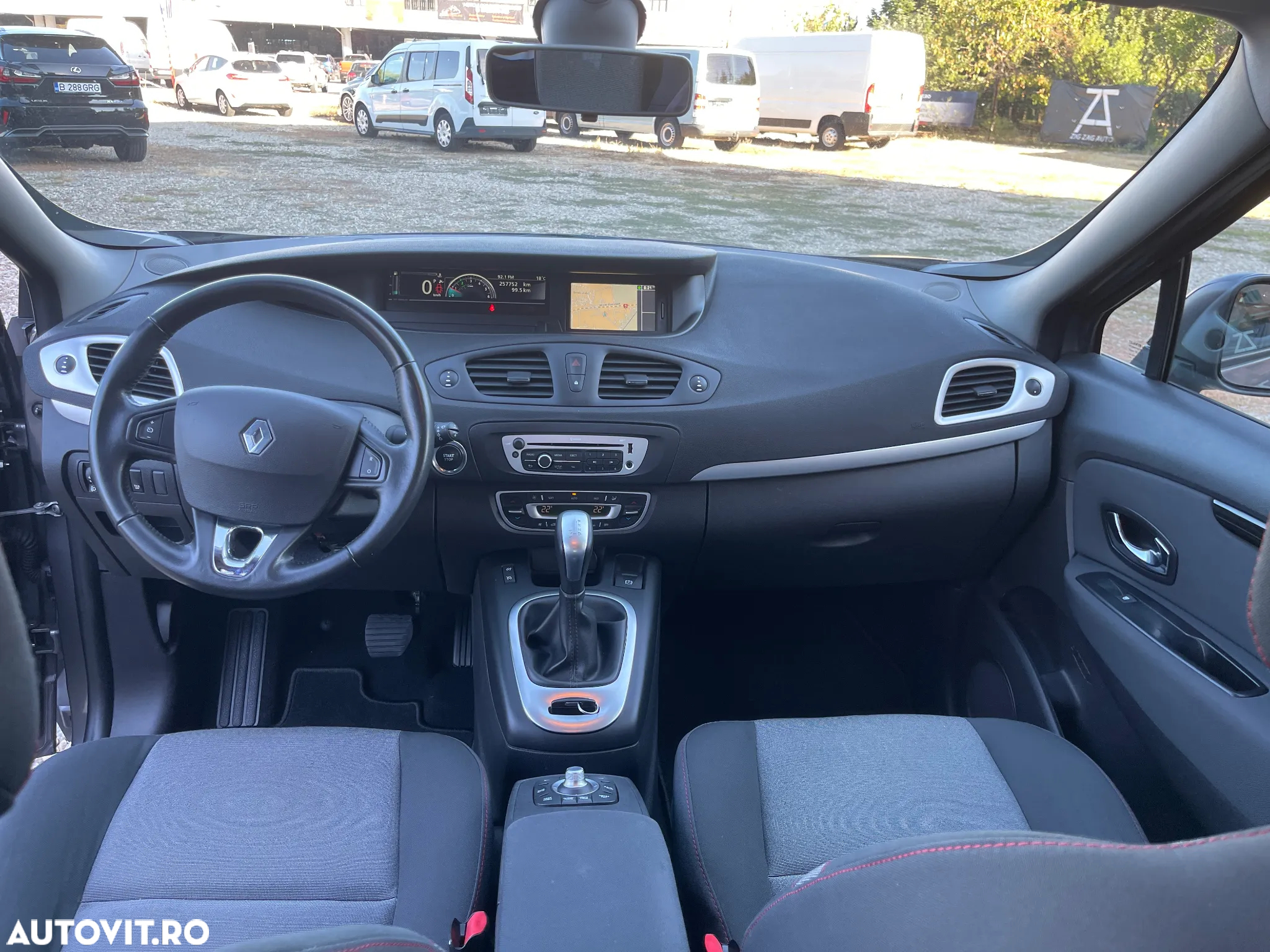 Renault Scenic dCi 110 EDC Paris - 5