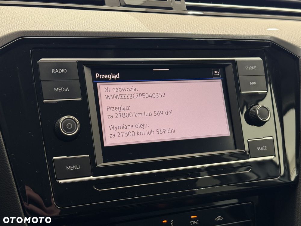Volkswagen Passat - 36