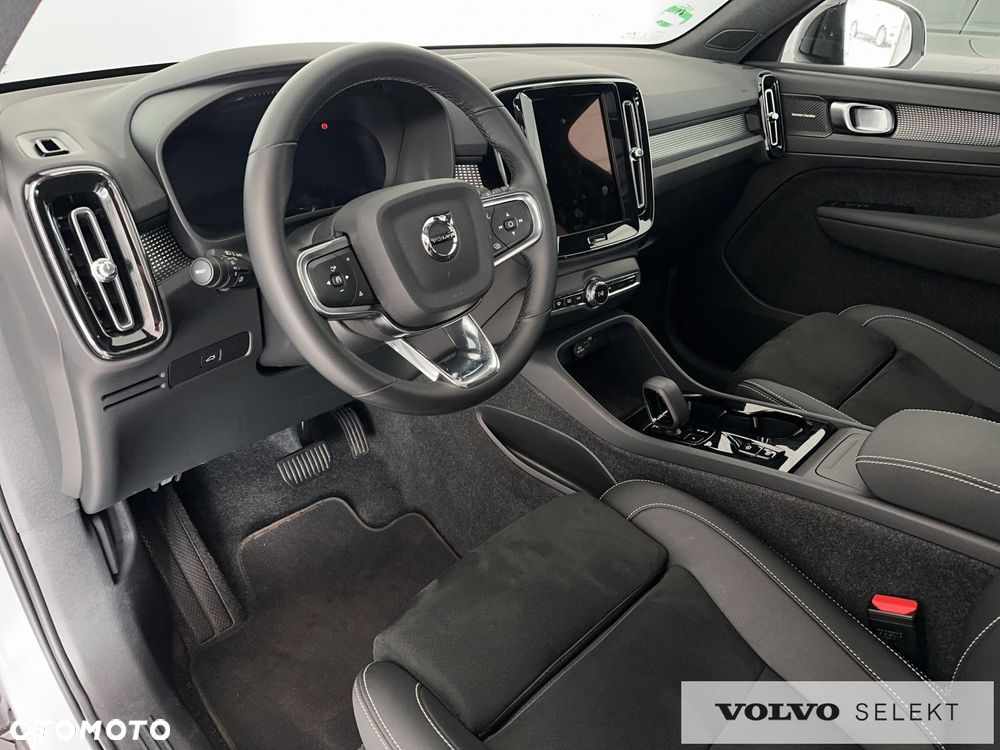 Volvo XC 40 B4 B DKG Ultra Dark - 10