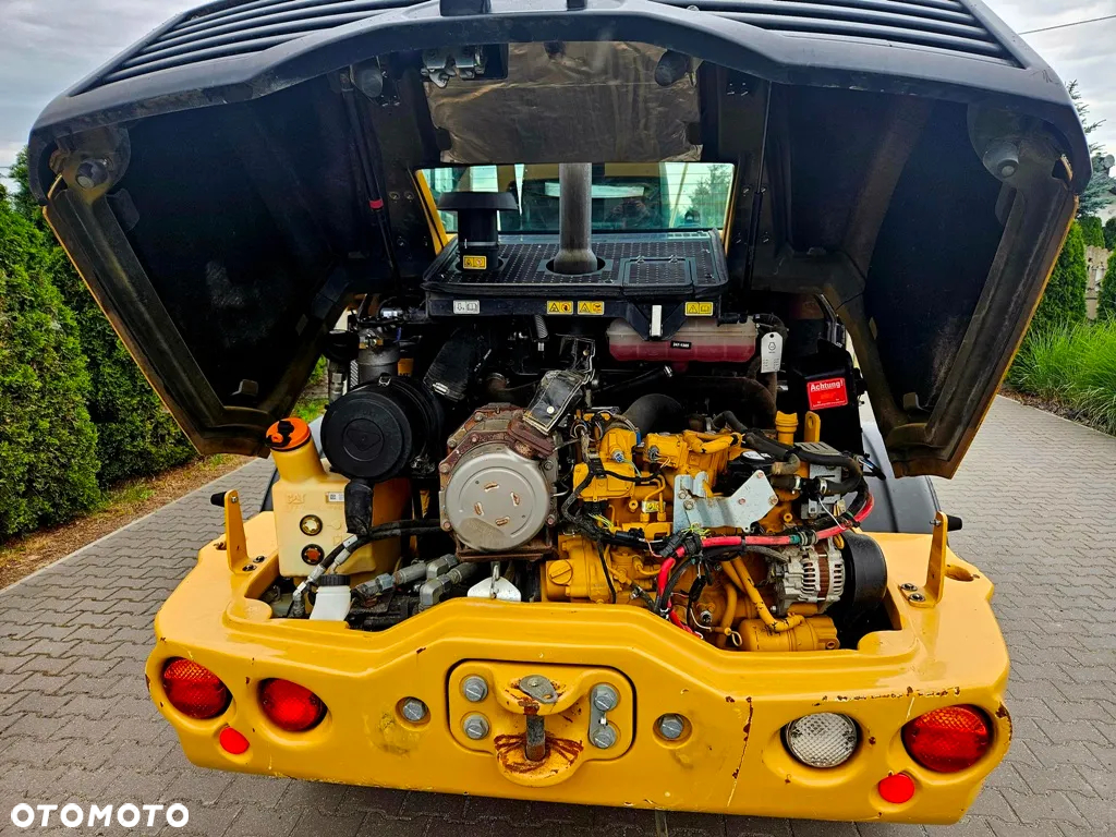Caterpillar 908M - 8