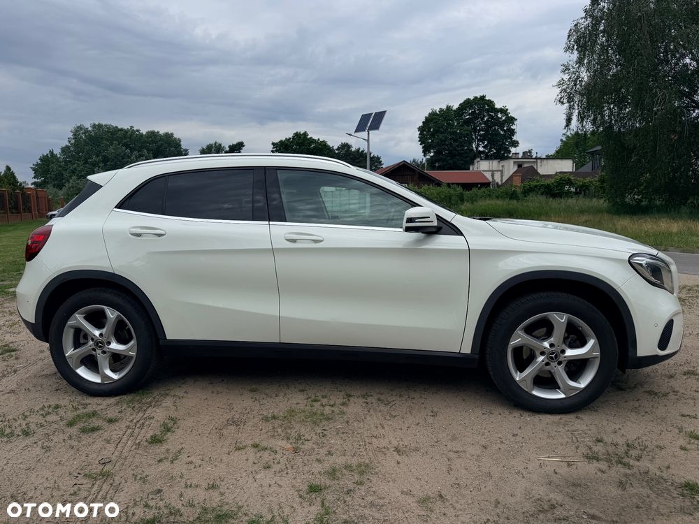 Mercedes-Benz GLA 200 7G-DCT Urban - 12