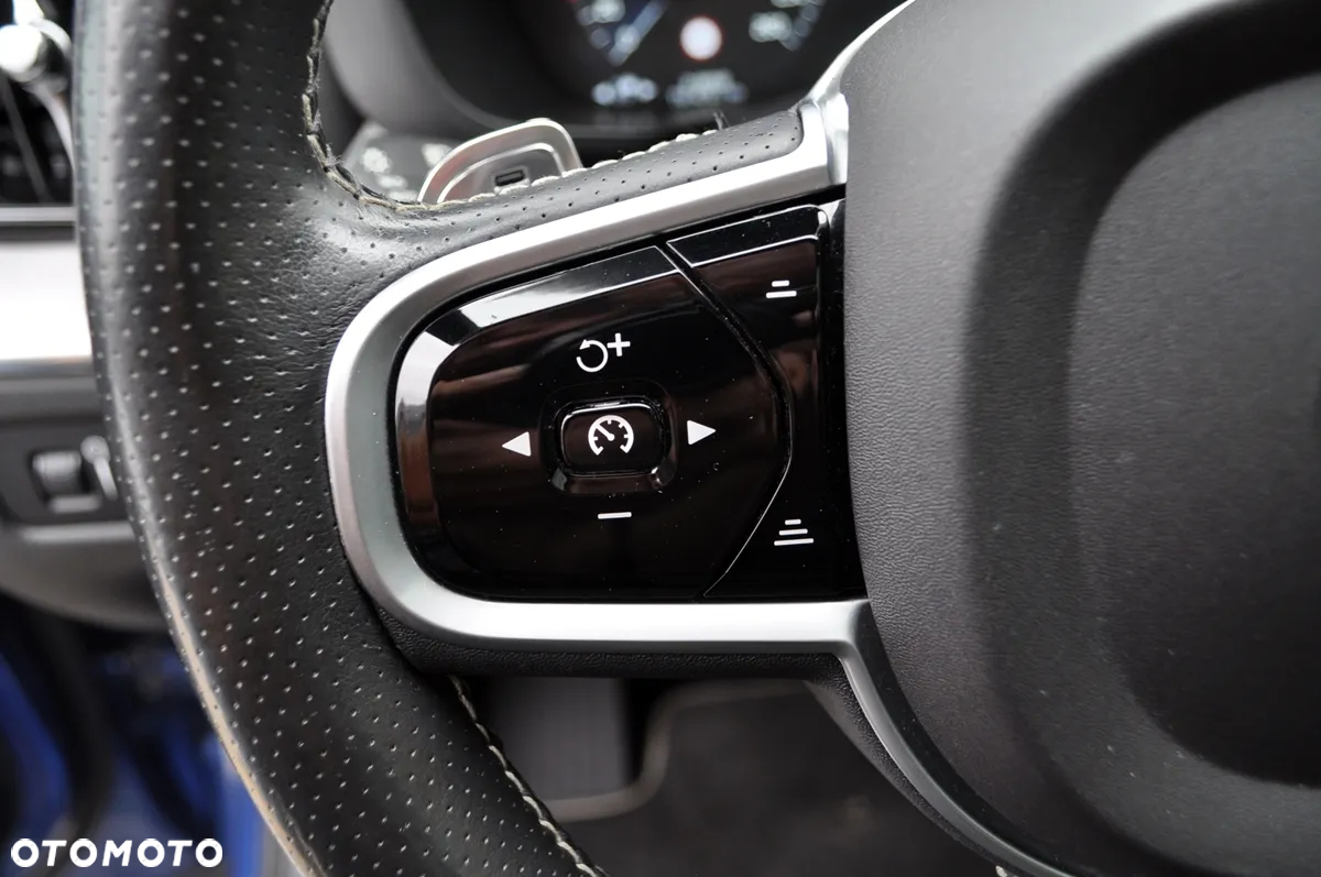 Volvo XC 60 D4 SCR AWD R-Design - 28