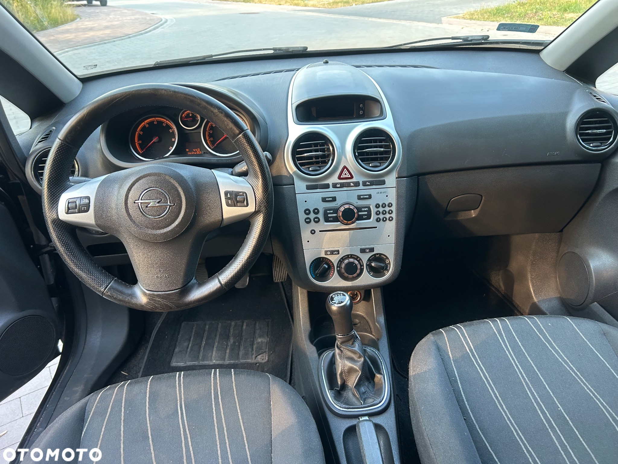 Opel Corsa 1.4 16V Edition - 8