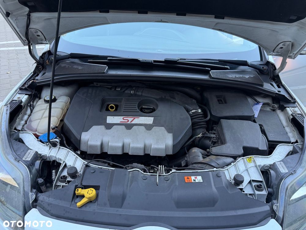 Ford Focus 2.0 EcoBoost ST mit Leder-Sport-Paket - 33