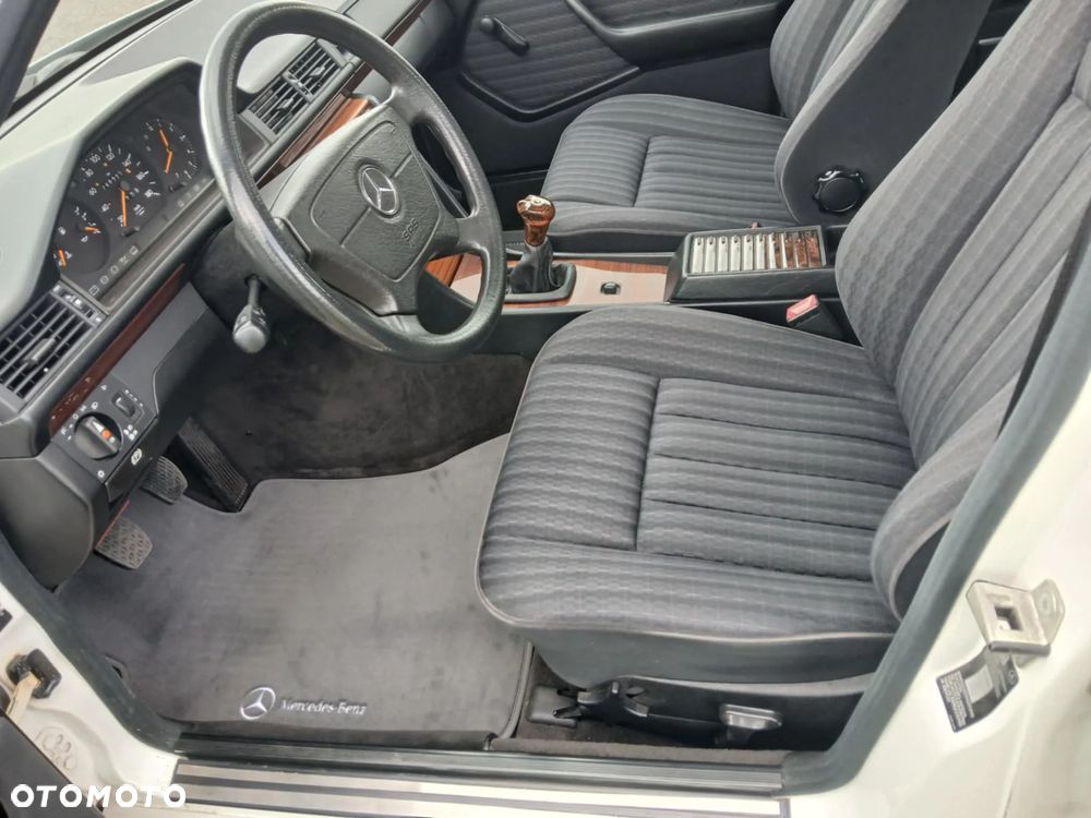 Mercedes-Benz W124 (1984-1993) - 17