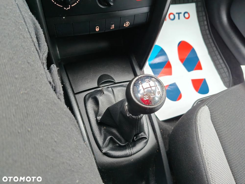 Peugeot 207 90 HDi FAP (Blue Lion) Sport - 24