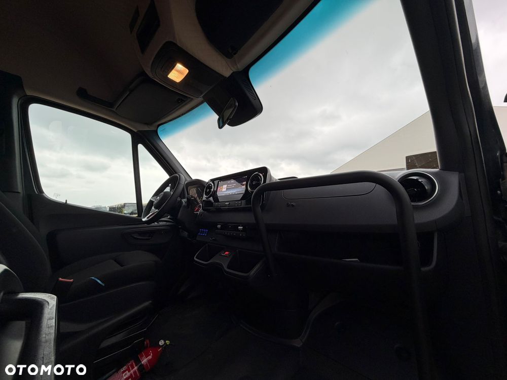 Mercedes-Benz Sprinter 519 - 13
