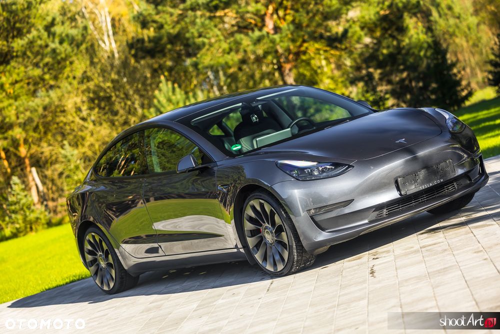 Tesla Model 3 - 1