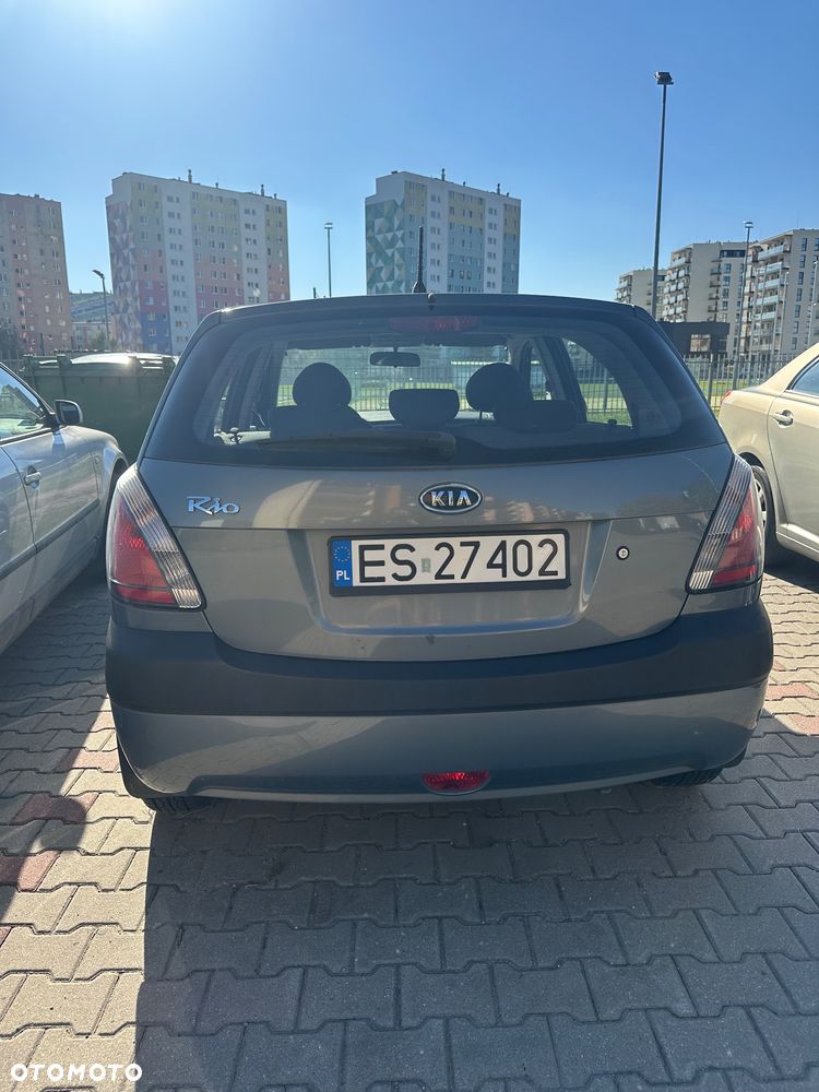 Kia Rio - 5