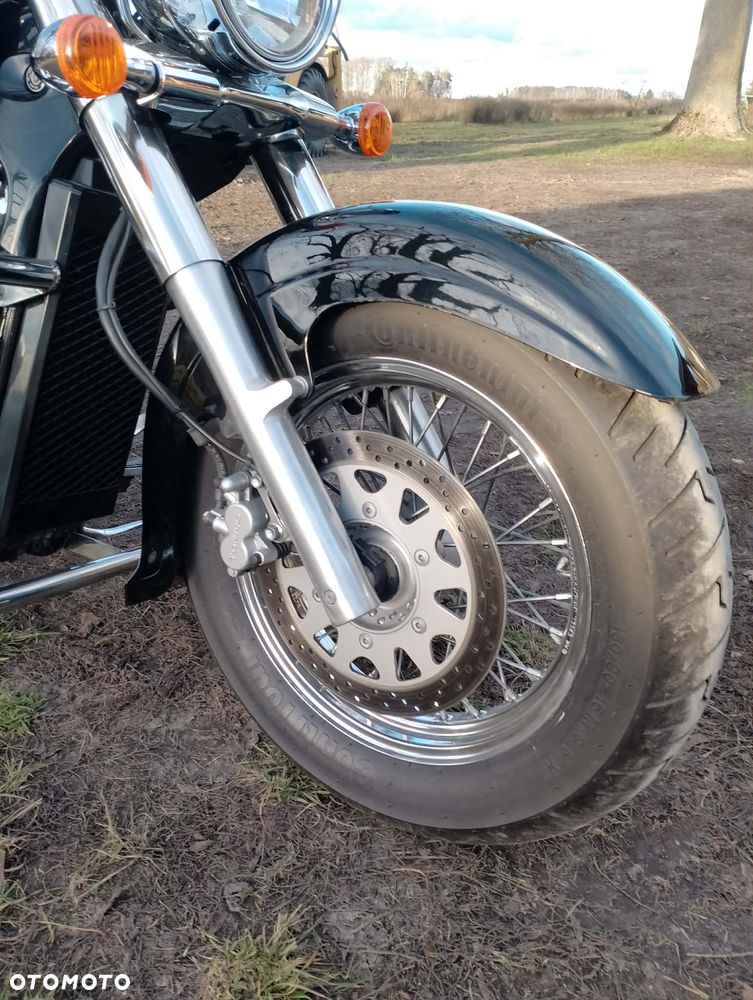 Suzuki Intruder - 12