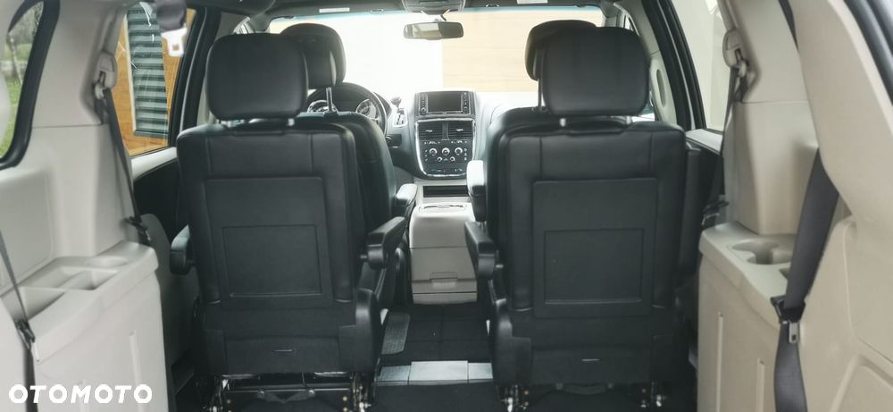 Dodge Grand Caravan - 14